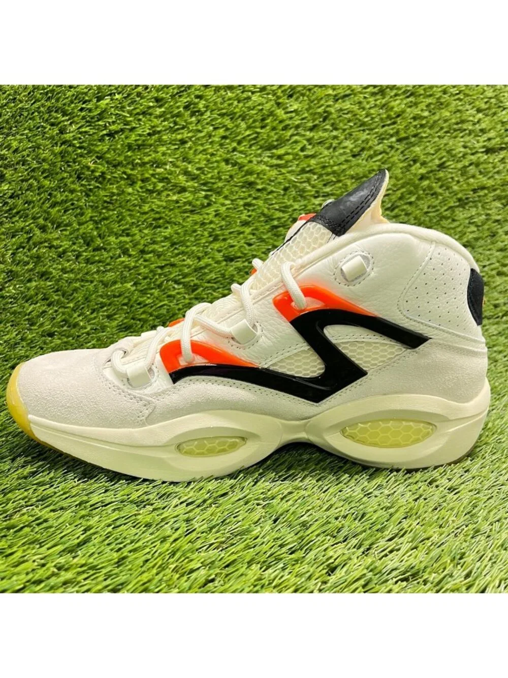 Reebok Question Pump Universe Mens Size 10 Ivory Black Basketball Shoes Sneakers